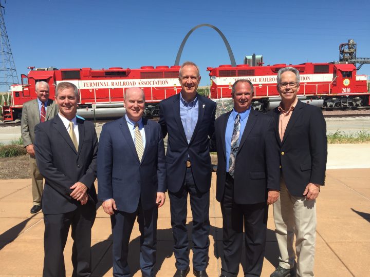 Illinois Gov. Rauner Announces Significant Investments in Regional Freight