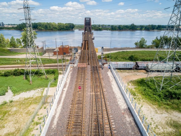 Merchants Bridge Rehab Restoring Service to Both Tracks, Supporting Increased Freight Activity Nationwide