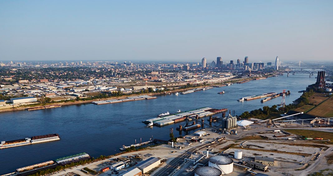 Aerial image of the Mississippi River in St. Louis, showing an active river