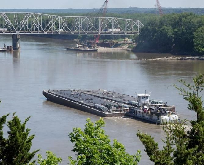 ‘Underutilized’ Missouri River barge services poised for federal investment
