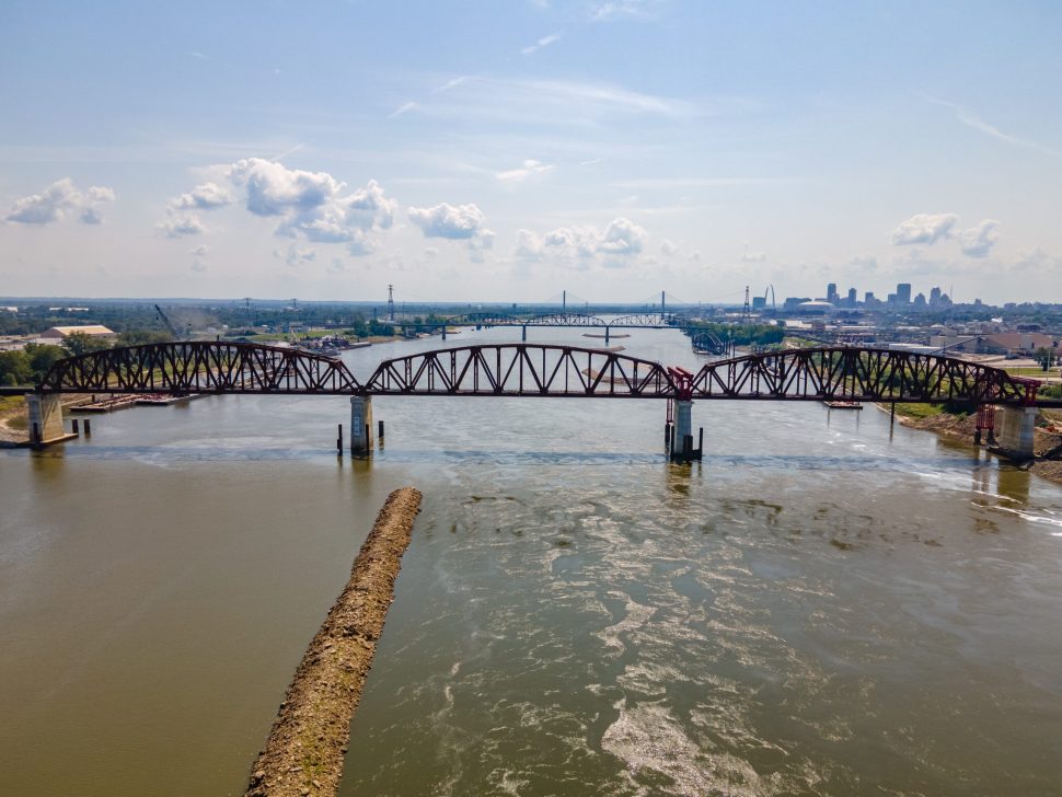 Image of the Merchant's Bridge across the Mississippi River.